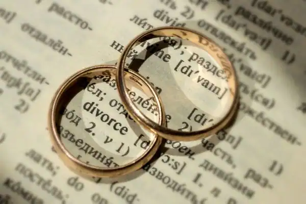 Image of rings removed before divorce mediation Ramsgate